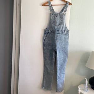 Old Navy distressed overalls light wash. Side zipper detail Size 12